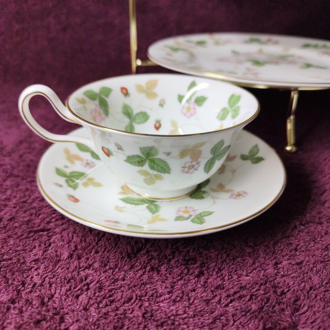 ウェッジウッド　ワイルドストロベリー　カップ＆ソーサー２＋プレート３＋スタンド