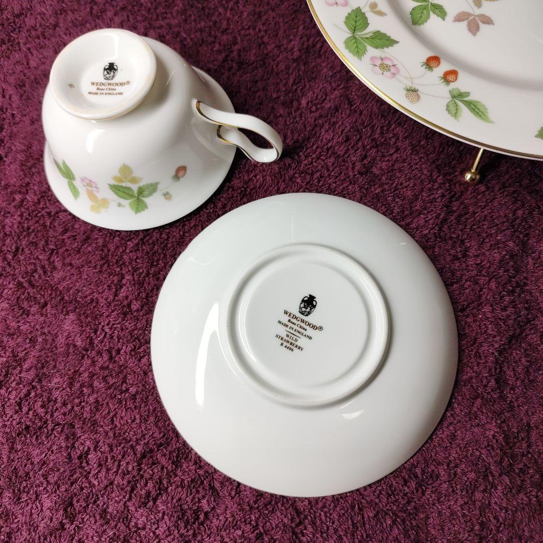 ウェッジウッド　ワイルドストロベリー　カップ＆ソーサー２＋プレート３＋スタンド