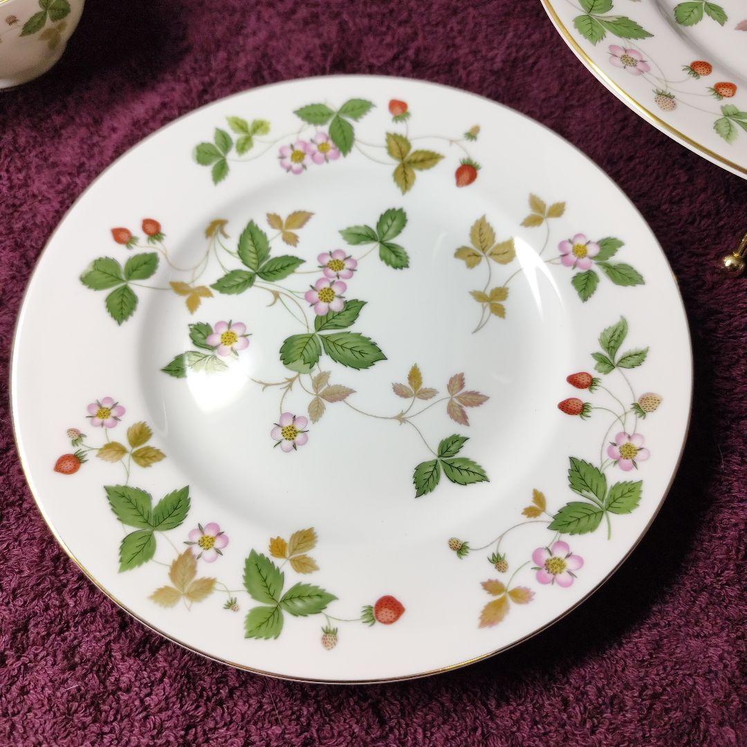 ウェッジウッド　ワイルドストロベリー　カップ＆ソーサー２＋プレート３＋スタンド