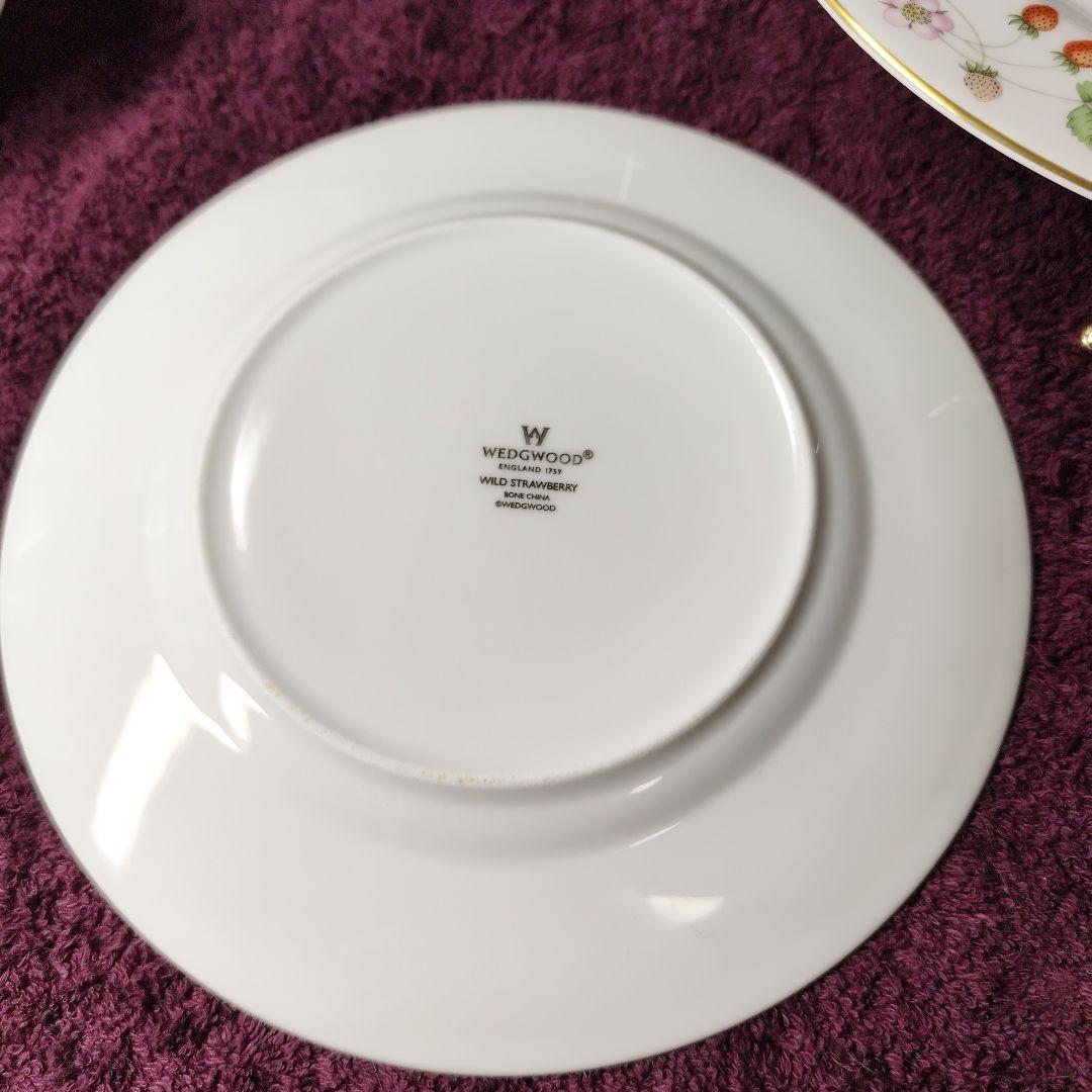 ウェッジウッド　ワイルドストロベリー　カップ＆ソーサー２＋プレート３＋スタンド