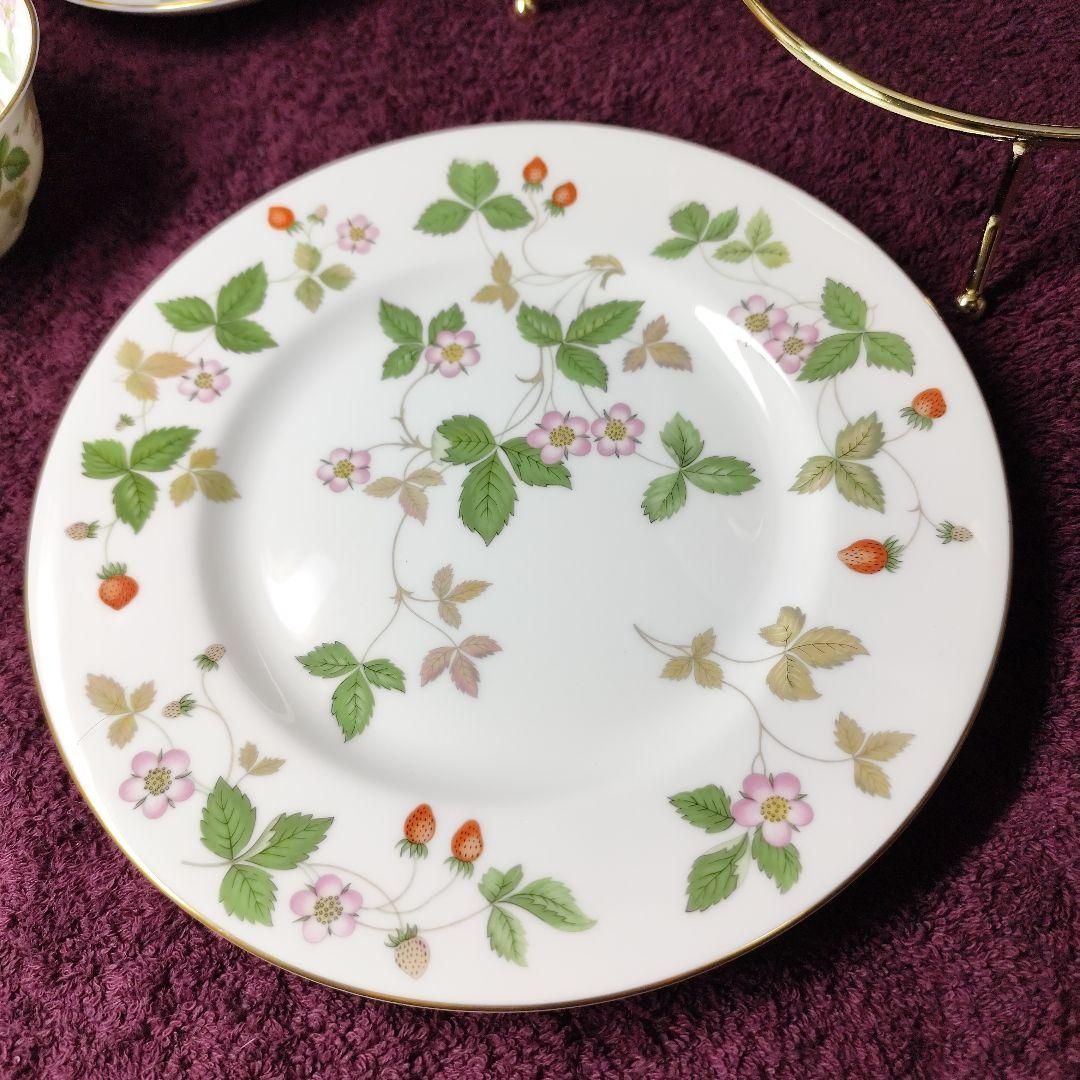 ウェッジウッド　ワイルドストロベリー　カップ＆ソーサー２＋プレート３＋スタンド