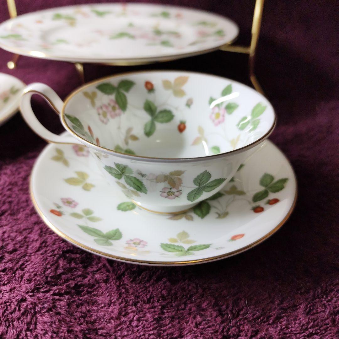 ウェッジウッド　ワイルドストロベリー　カップ＆ソーサー２＋プレート３＋スタンド