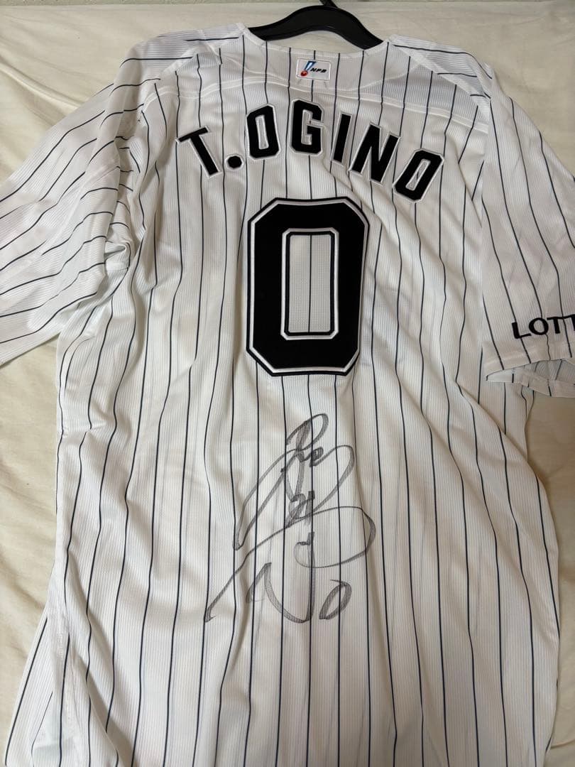 千葉ロッテマリーンズ　荻野貴司　実使用直筆サイン入りユニフォーム