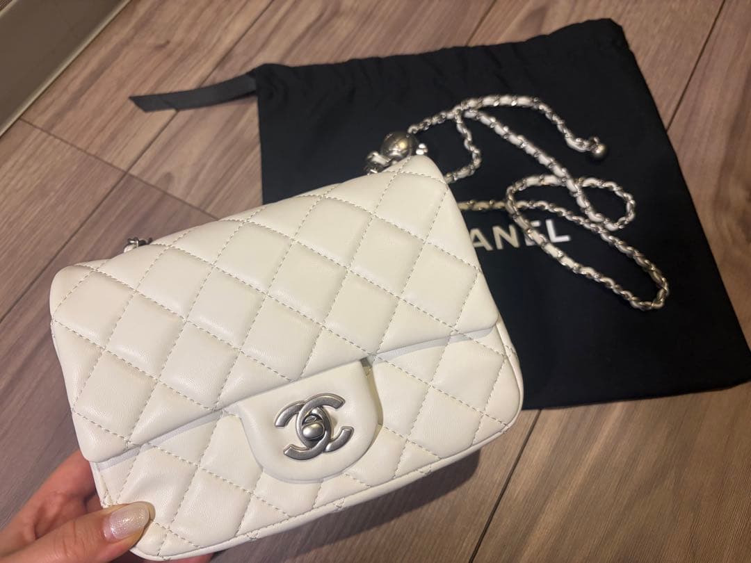 CHANEL ホワイト キルティング ショルダーバッグ ノベルティー
