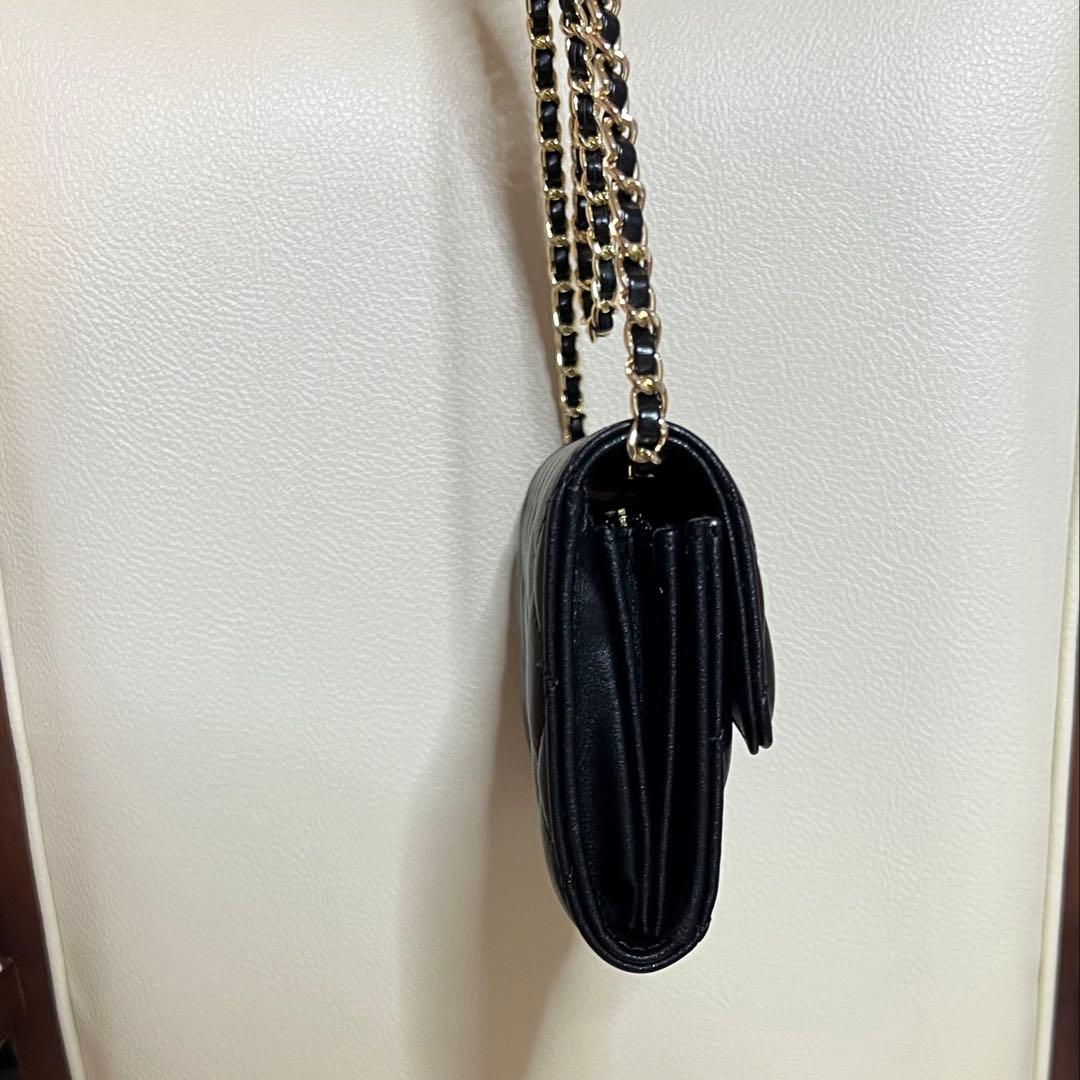 m*。様 チェーンウォレット　長財布　ノベルティ