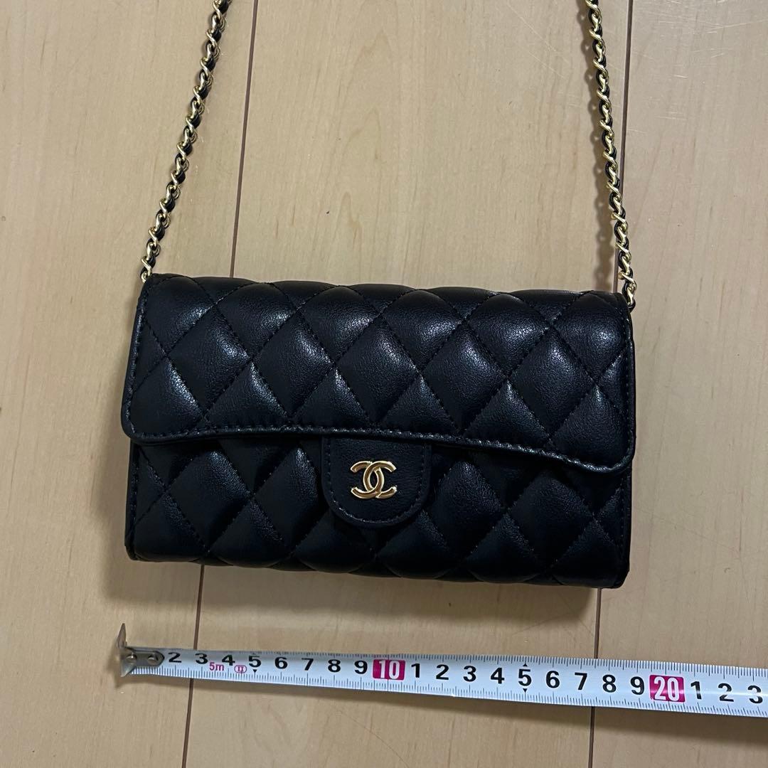 m*。様 チェーンウォレット　長財布　ノベルティ