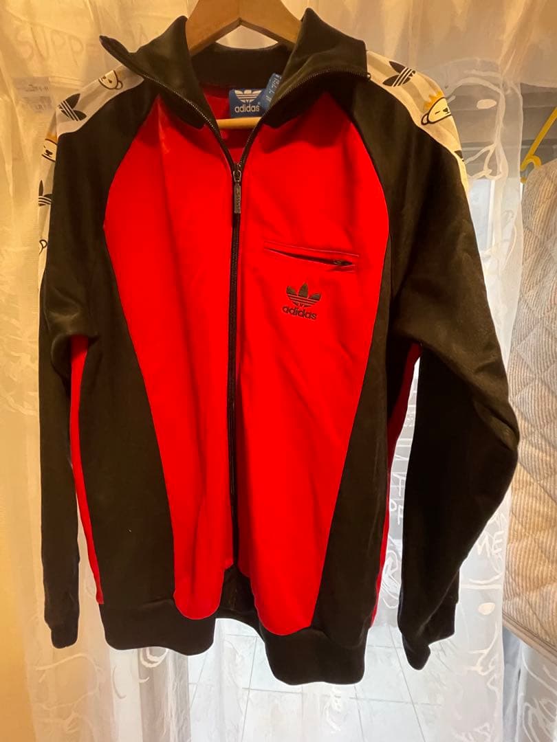 アディダス　ＮＩＧＯコラボ