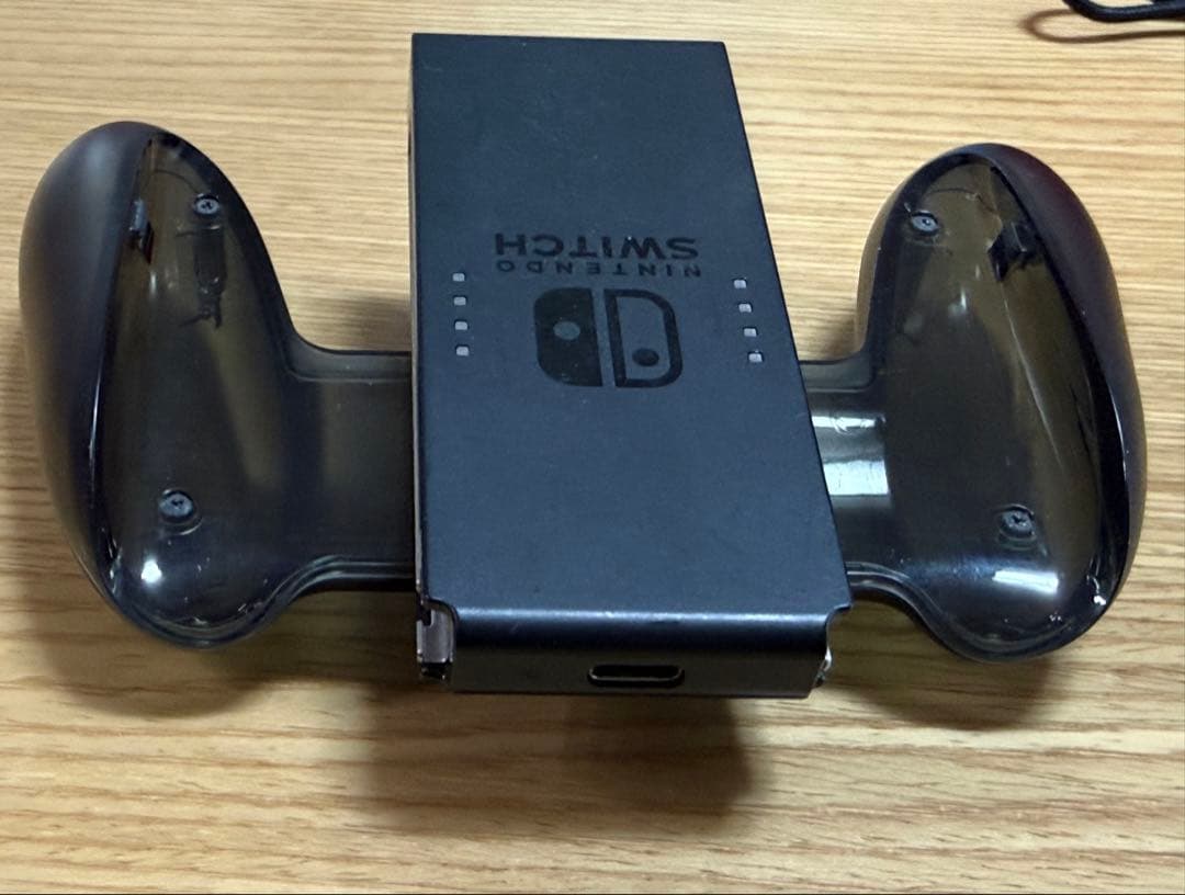 Switch 一式＋充電グリップ＋Joy-Con2個＋SDカード＋ケースセット