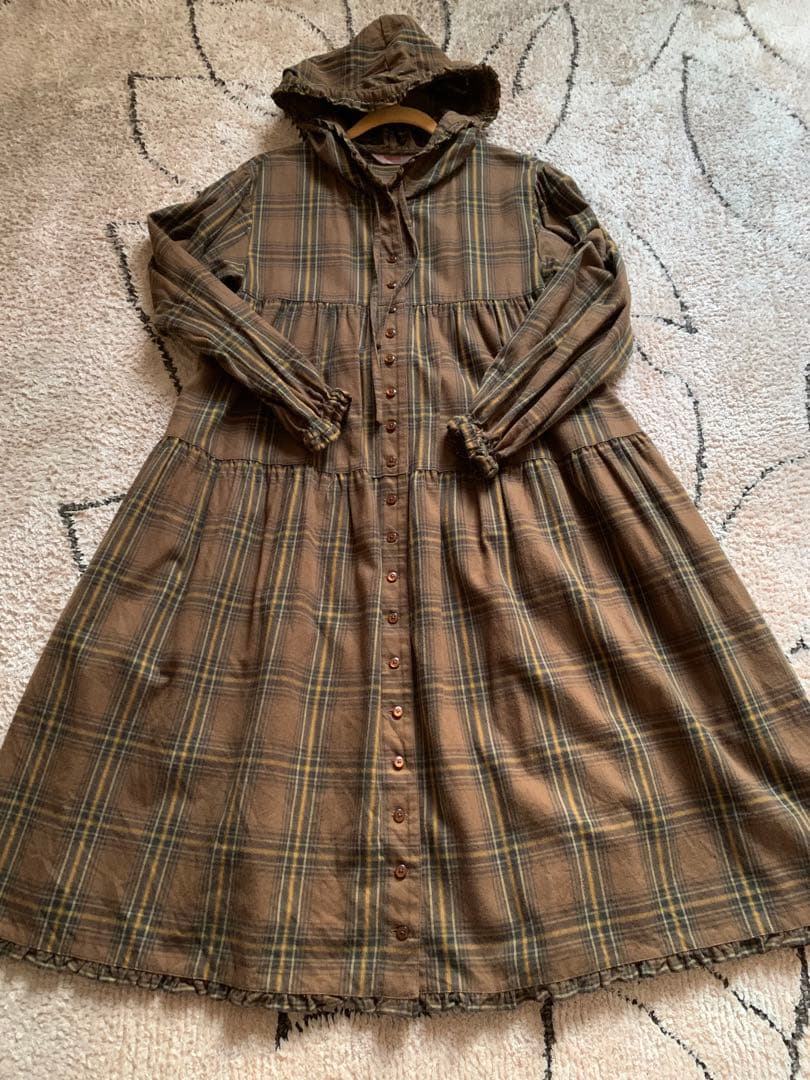 ピンクハウスのフード付きのワンピースの茶