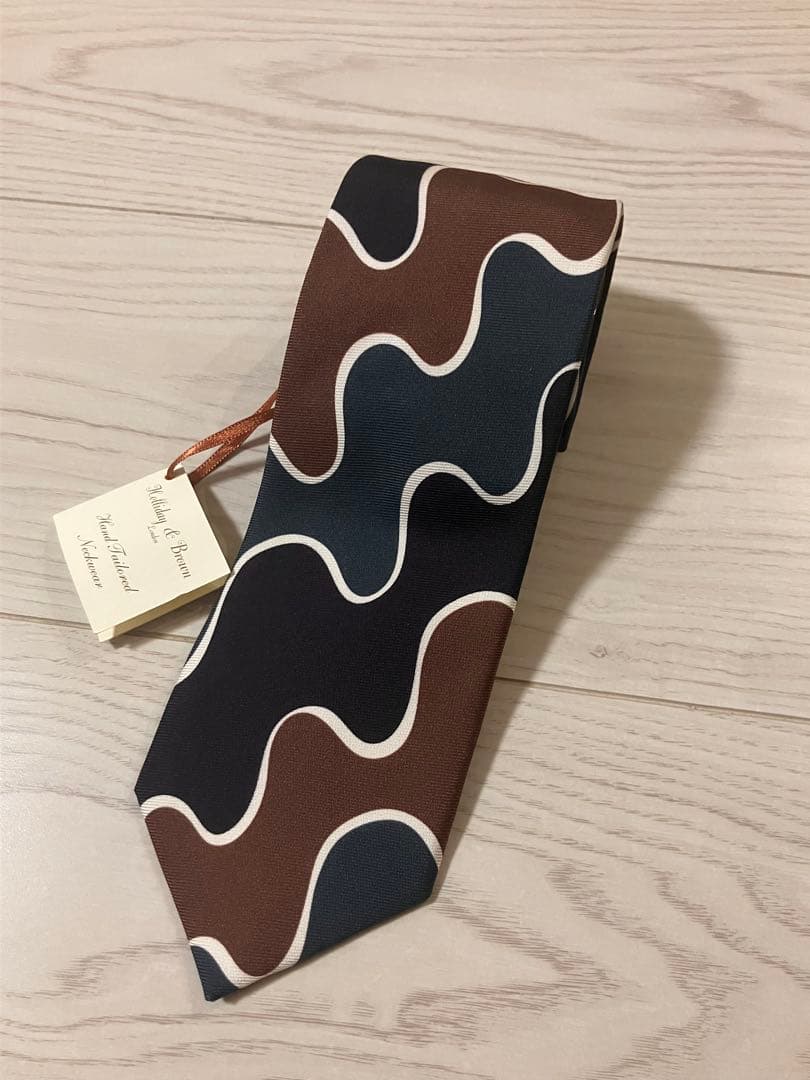 新品⭐︎ホリデー&ブラウン　プリントネクタイ