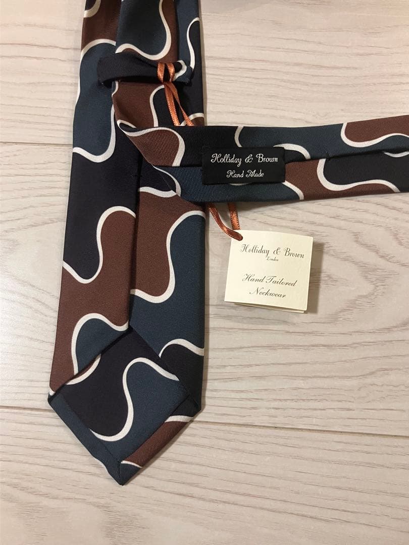 新品⭐︎ホリデー&ブラウン　プリントネクタイ
