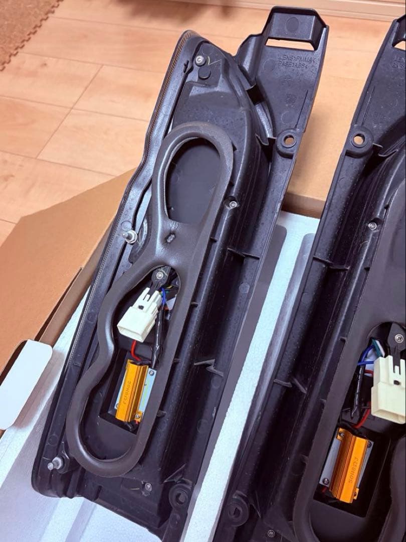 ハイエース　FLEX フレックス　テール　ランプ　ライト　ヴァレンティ