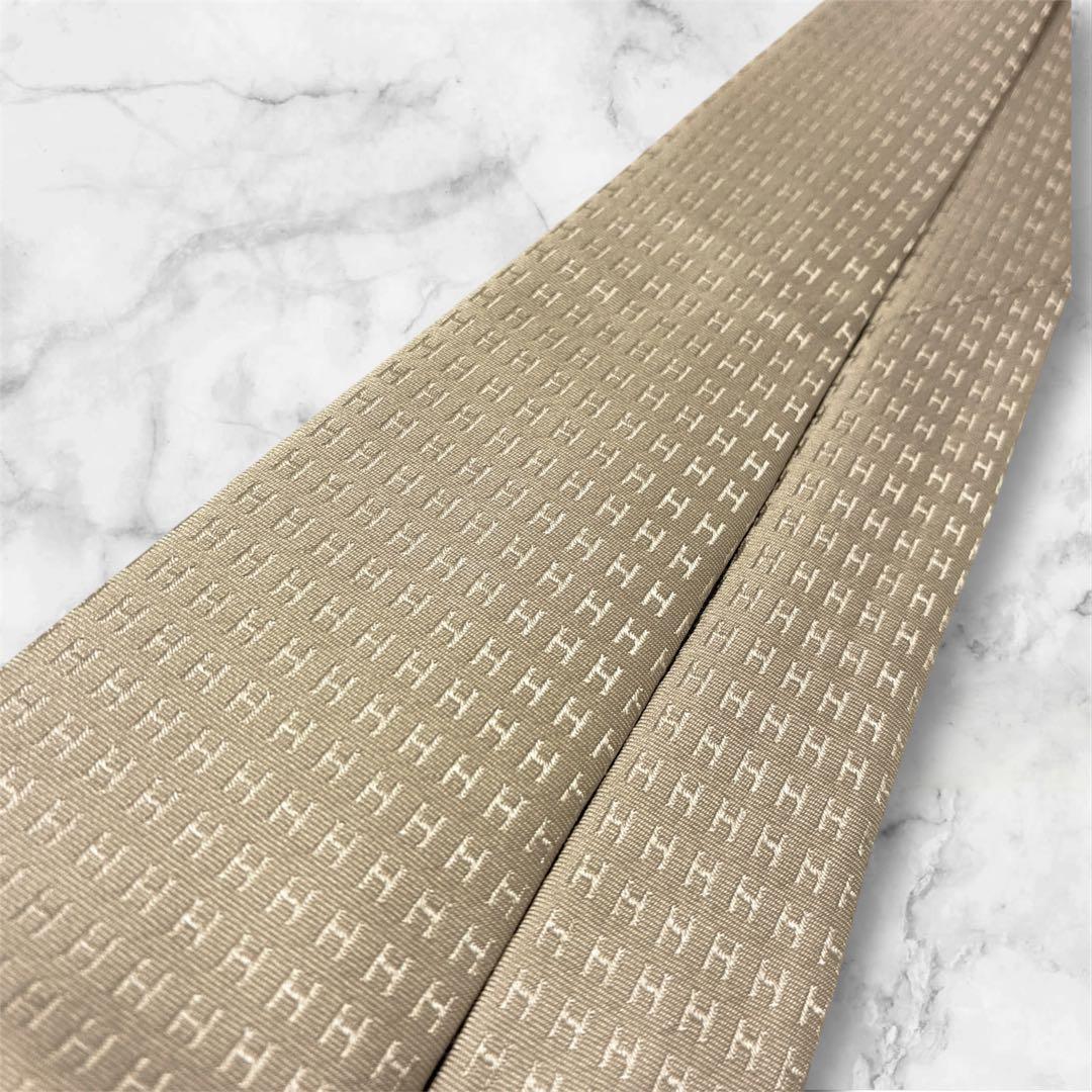 ✨極美品✨希少色✨HERMES ファソネ　H柄 クリームモカベージュ　ネクタイ