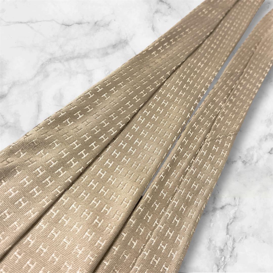 ✨極美品✨希少色✨HERMES ファソネ　H柄 クリームモカベージュ　ネクタイ