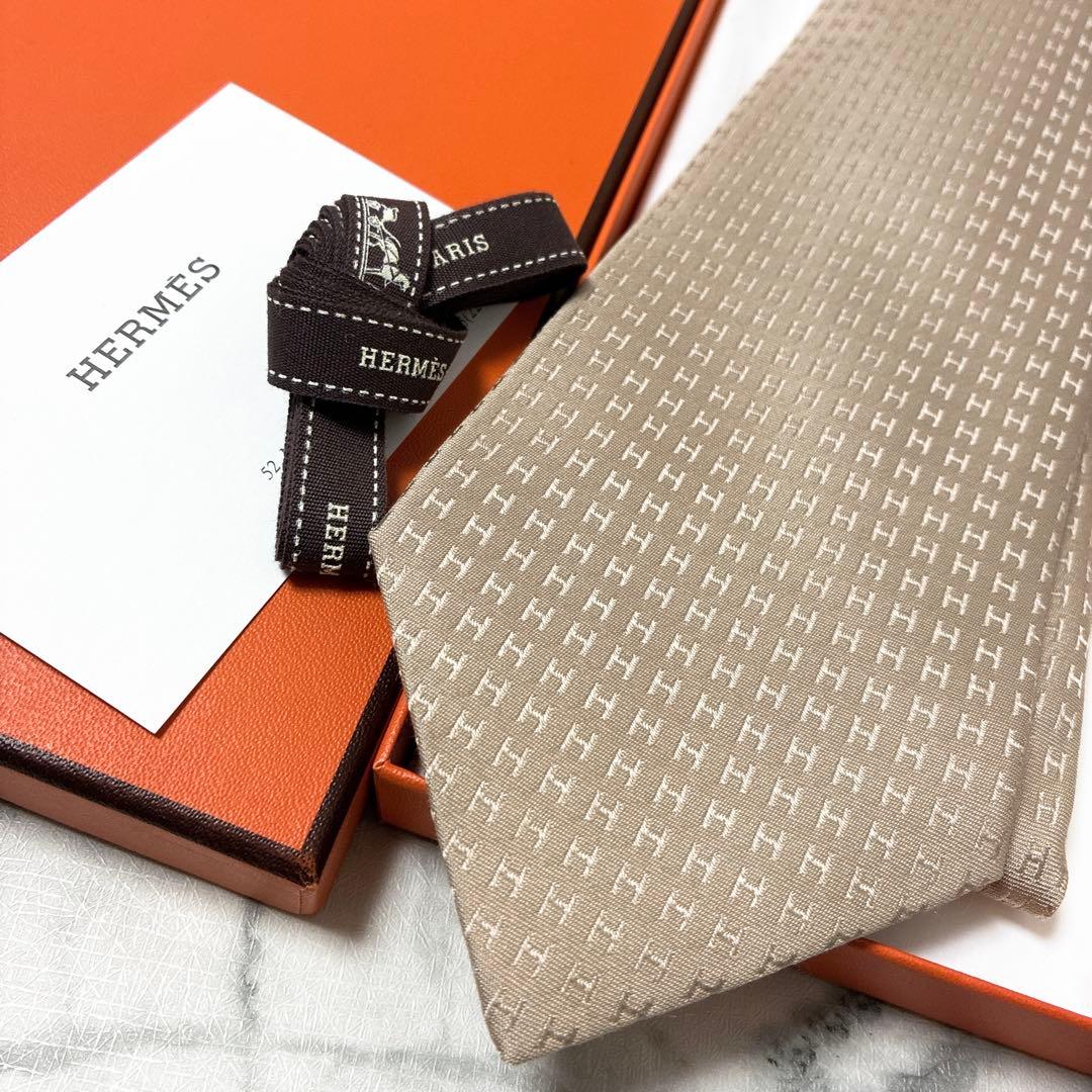 ✨極美品✨希少色✨HERMES ファソネ　H柄 クリームモカベージュ　ネクタイ