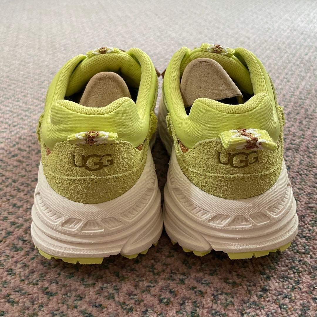 週末セール【新品】UGG 25cmレディーススニーカー（CA805 Zip）