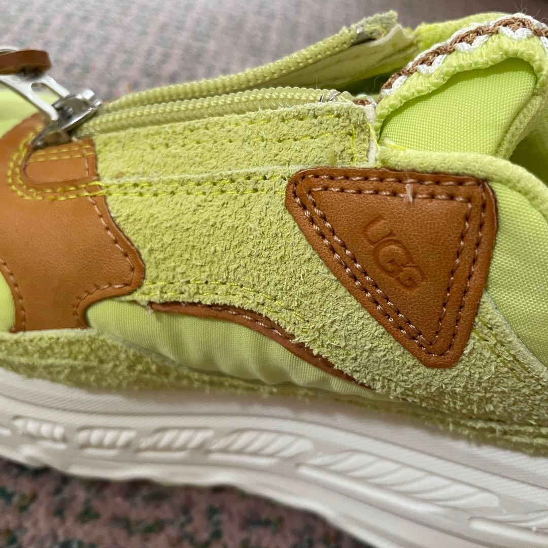 週末セール【新品】UGG 25cmレディーススニーカー（CA805 Zip）