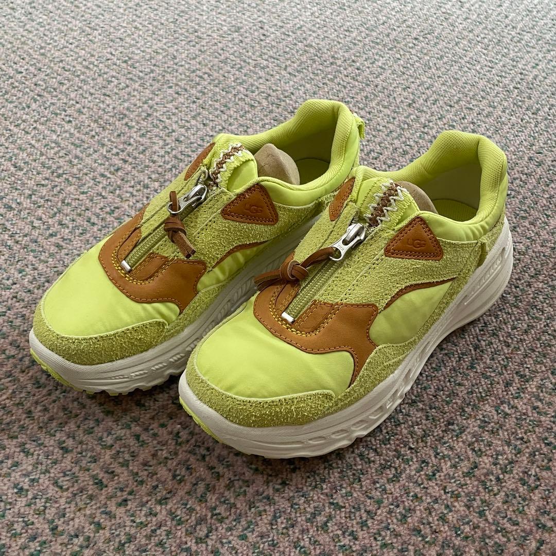 週末セール【新品】UGG 25cmレディーススニーカー（CA805 Zip）