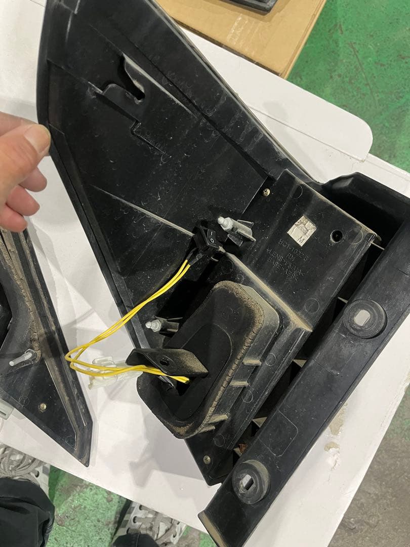 20 アルファード　ヴェルファイア　社外テール