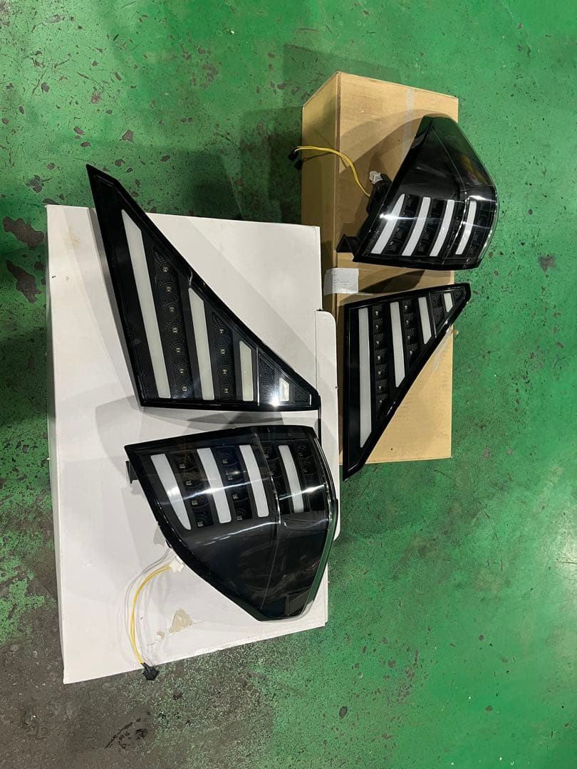 20 アルファード　ヴェルファイア　社外テール