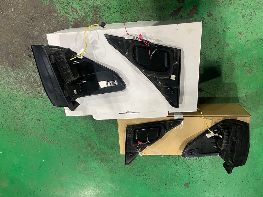 20 アルファード　ヴェルファイア　社外テール