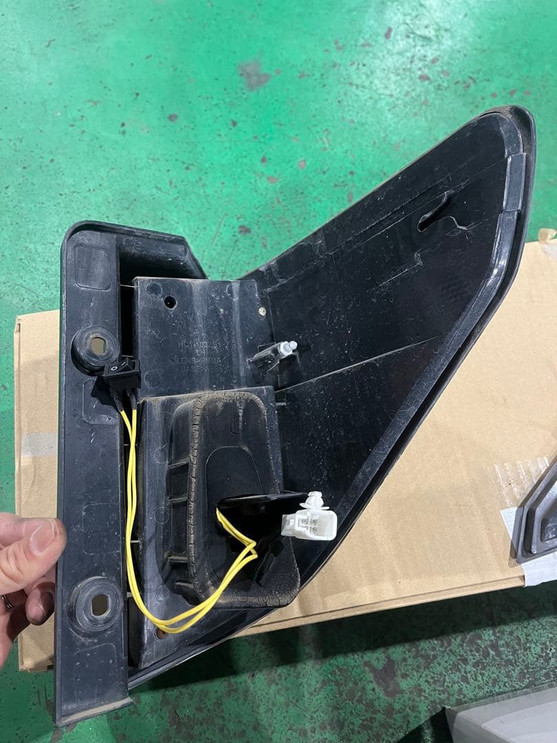 20 アルファード　ヴェルファイア　社外テール