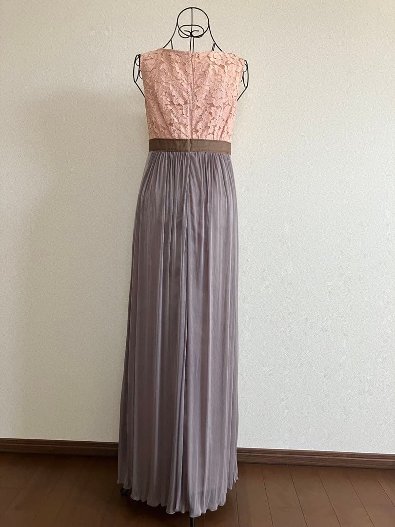 エレガントなレースマキシドレス