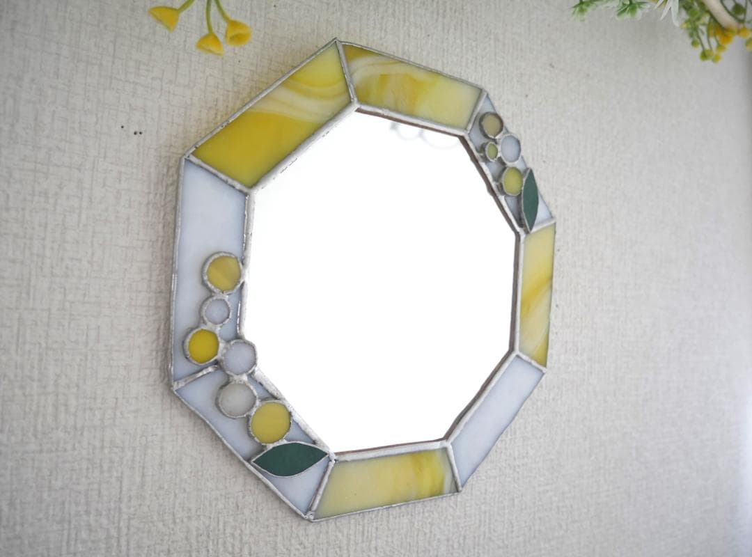 *✴︎:.。.:ミモザの八角形の鏡　(20size/Max21)　ステンドグラス