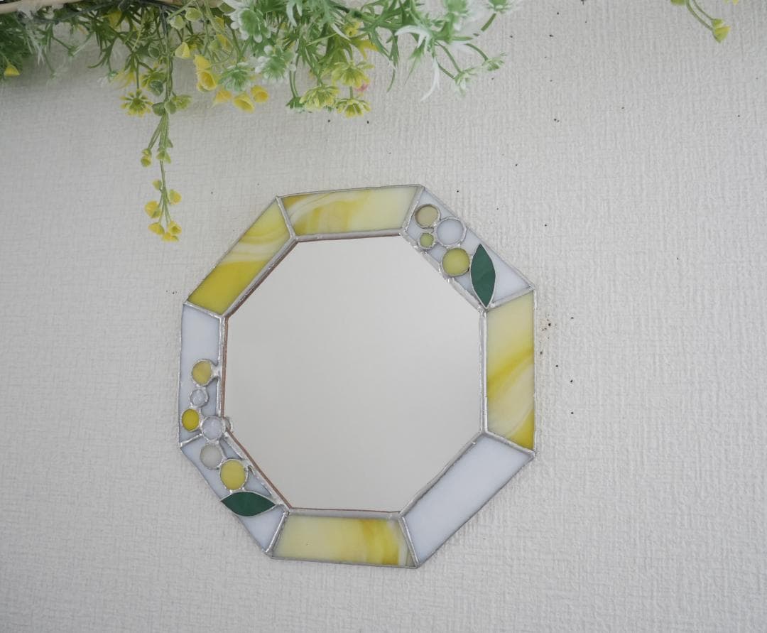*✴︎:.。.:ミモザの八角形の鏡　(20size/Max21)　ステンドグラス