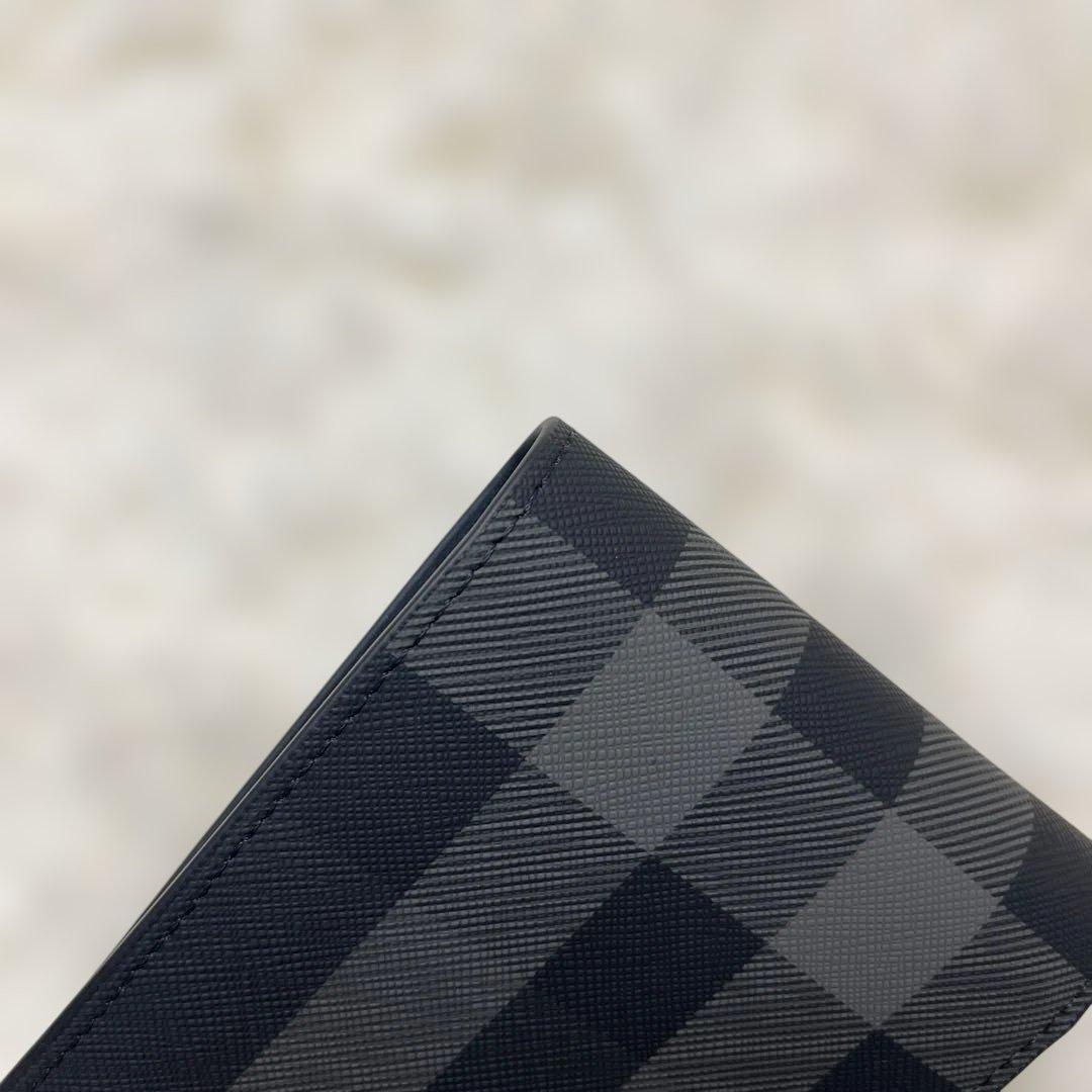 新品 BURBERRY バーバリー 二つ折り財布 チャコール　チェック 新型