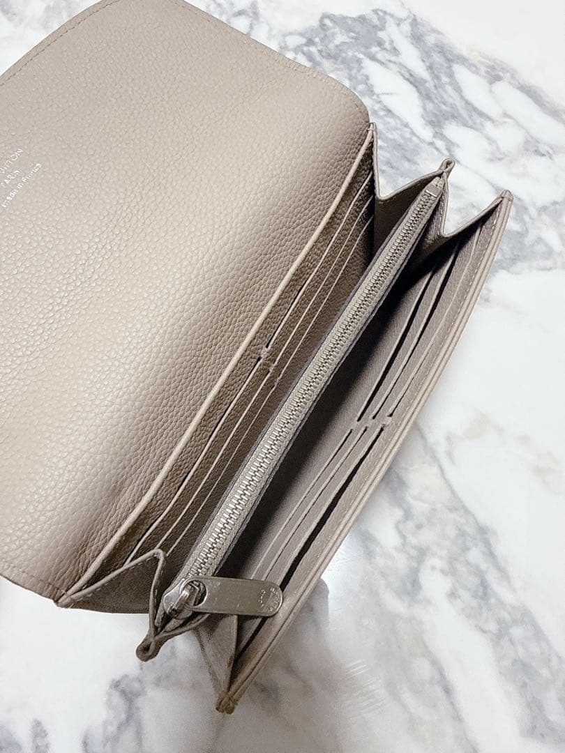 ルイヴィトン　マヒナ　ポルトフォイユ　イリス　長財布　ウォレット　ベージュ