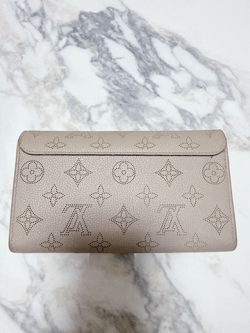 ルイヴィトン　マヒナ　ポルトフォイユ　イリス　長財布　ウォレット　ベージュ