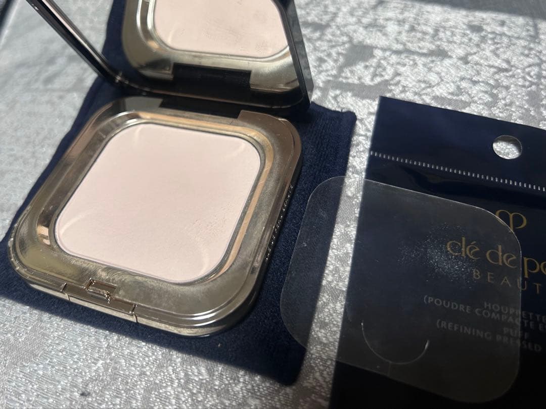 あちお様⬜️クレ•ド•ポーボーテ プードルコンパクトサンシエルn フェイスパウダー