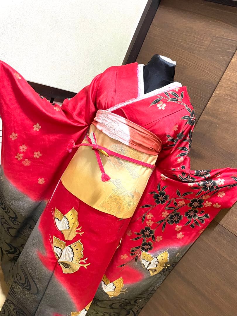 振袖 フルセット6点サイズM〜L赤黒蝶模様 金駒刺繍　正絹売り切り終了