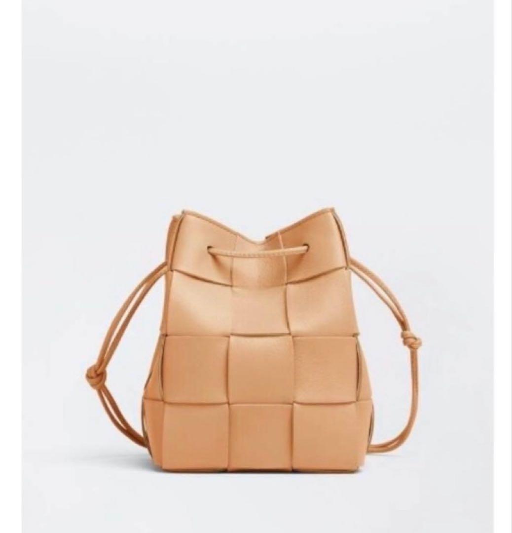 【極美品】ボッテガヴェネタ / スモール カセット バケット /アーモンド