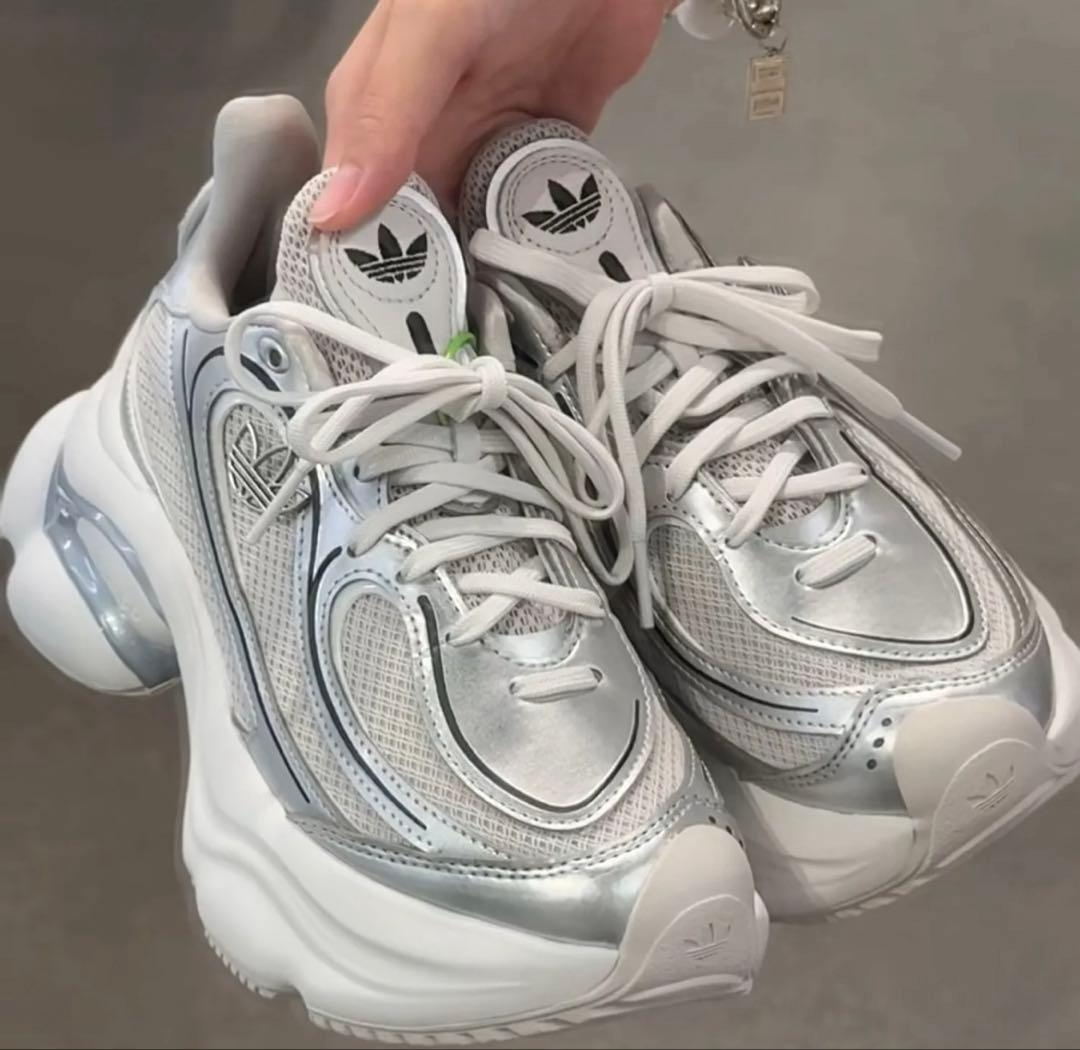 Adidas Originals Ozvenuz 厚底スニーカー