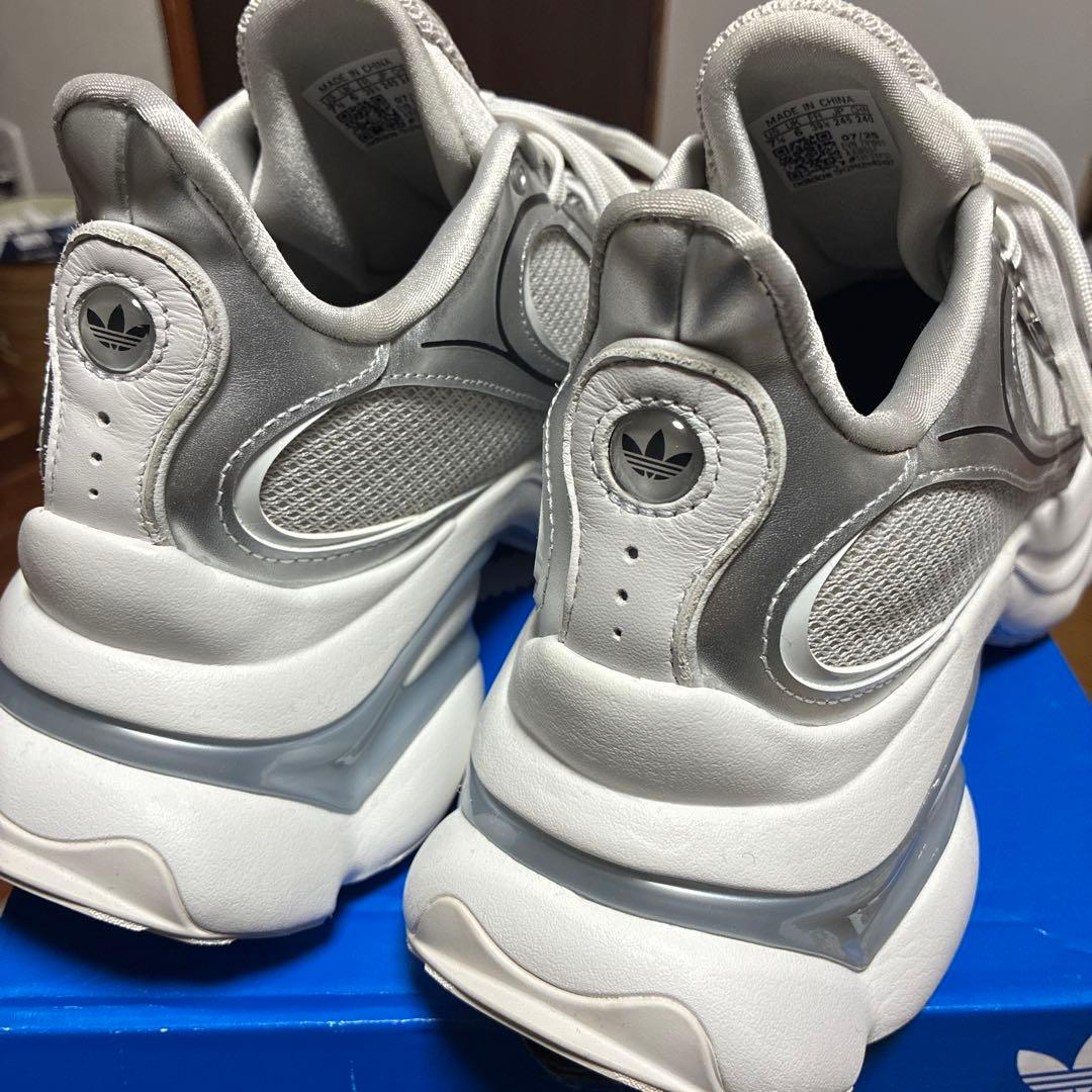 Adidas Originals Ozvenuz 厚底スニーカー