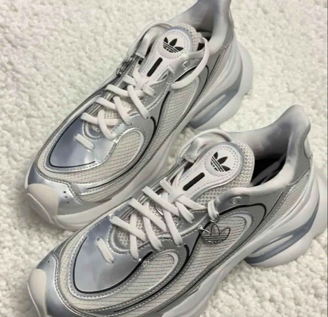 Adidas Originals Ozvenuz 厚底スニーカー