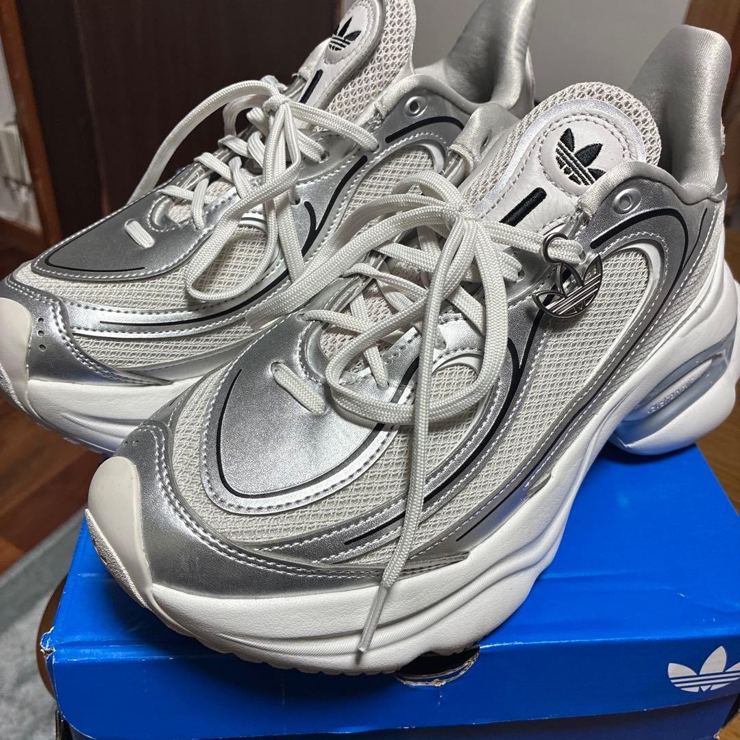 Adidas Originals Ozvenuz 厚底スニーカー