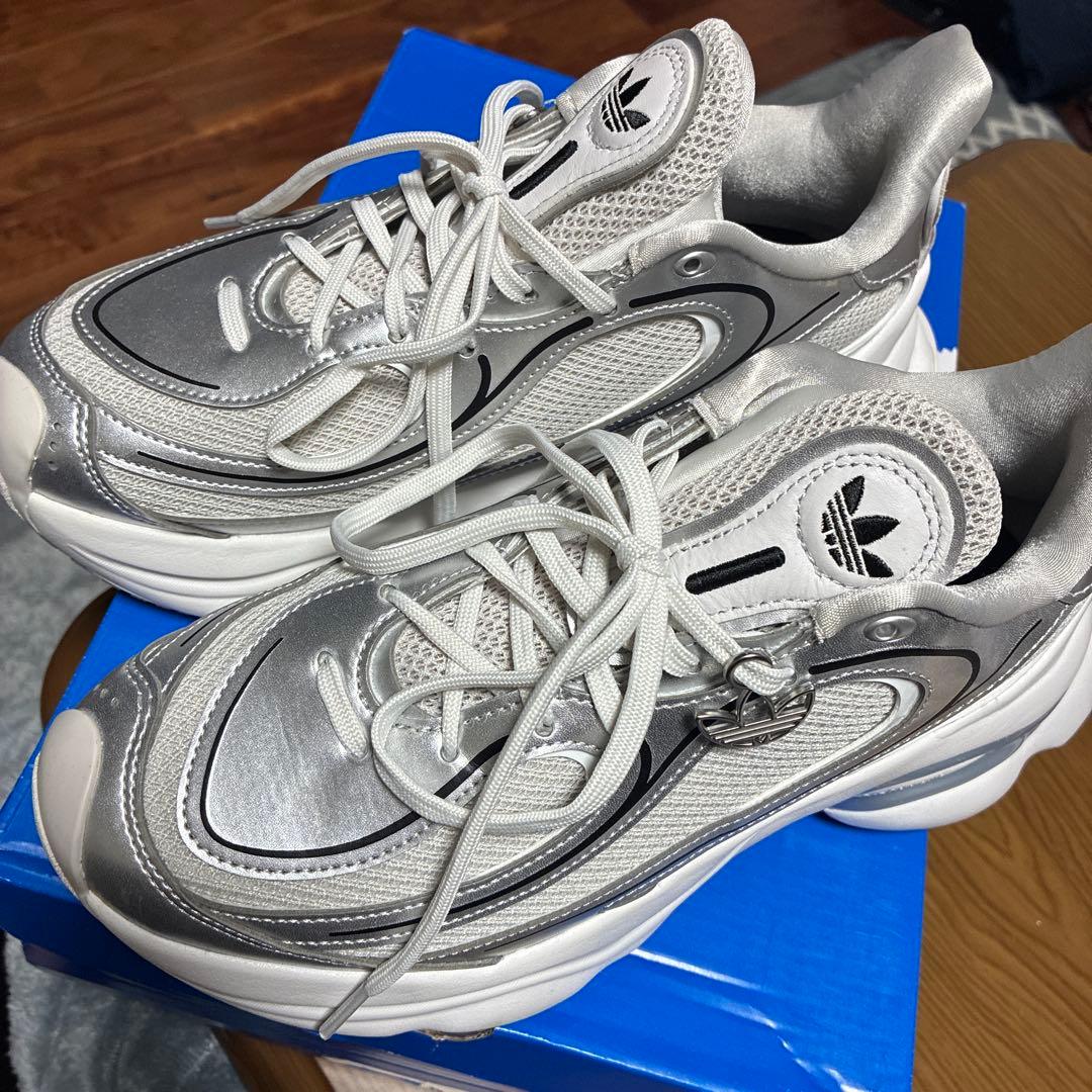 Adidas Originals Ozvenuz 厚底スニーカー