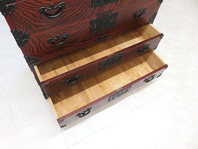 u*1様 伝統工芸 岩谷堂箪笥 欅材漆塗整理箪笥　 南部鉄金具/鍵付き/時代箪笥