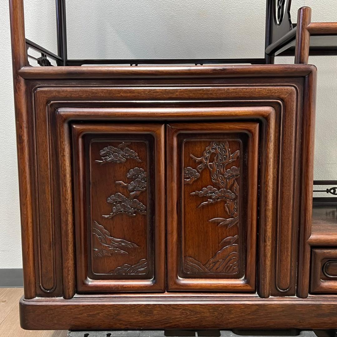 木製 茶棚 茶箪笥 戸棚 段違い 飾り棚 梅 松 透かし彫り アンティーク