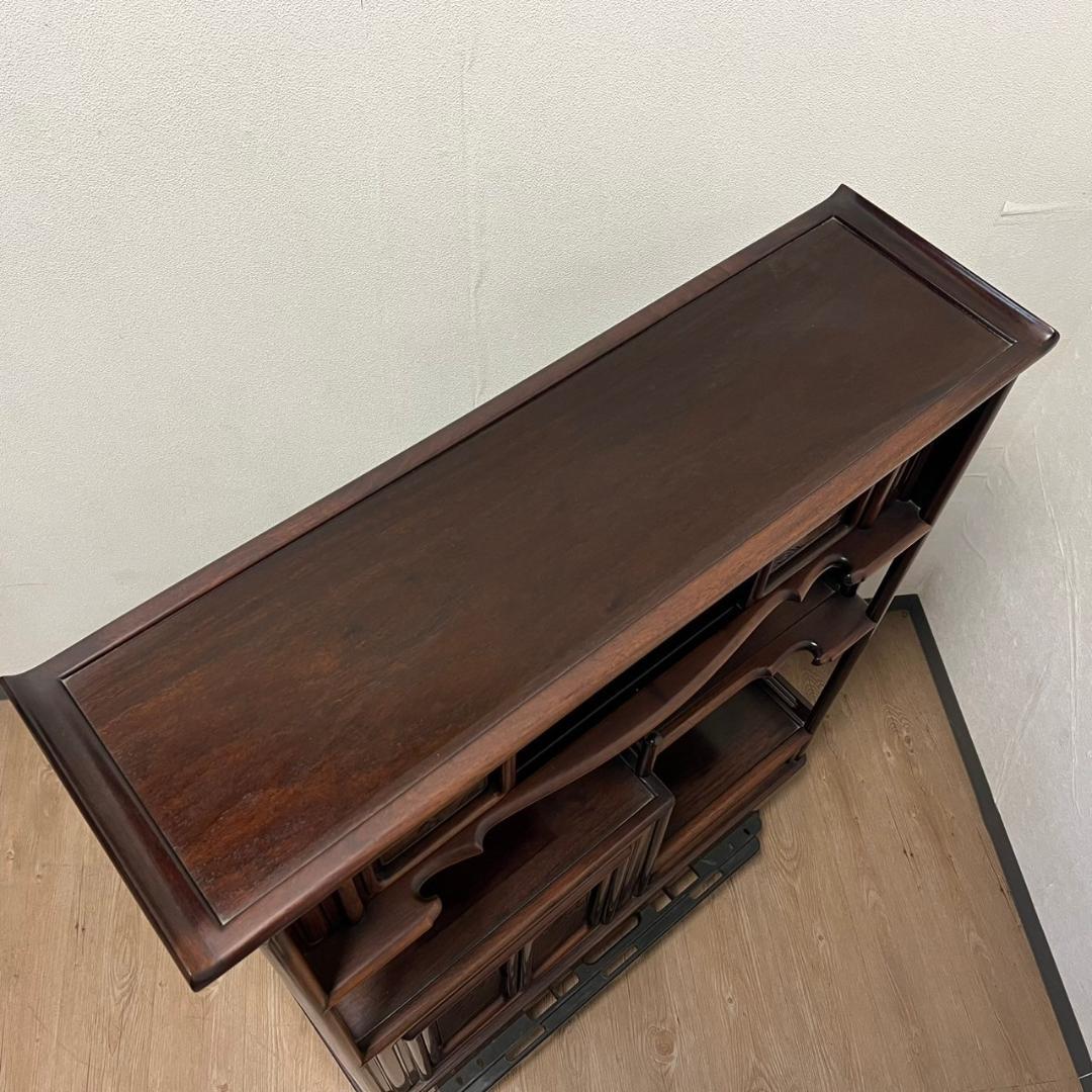 木製 茶棚 茶箪笥 戸棚 段違い 飾り棚 梅 松 透かし彫り アンティーク