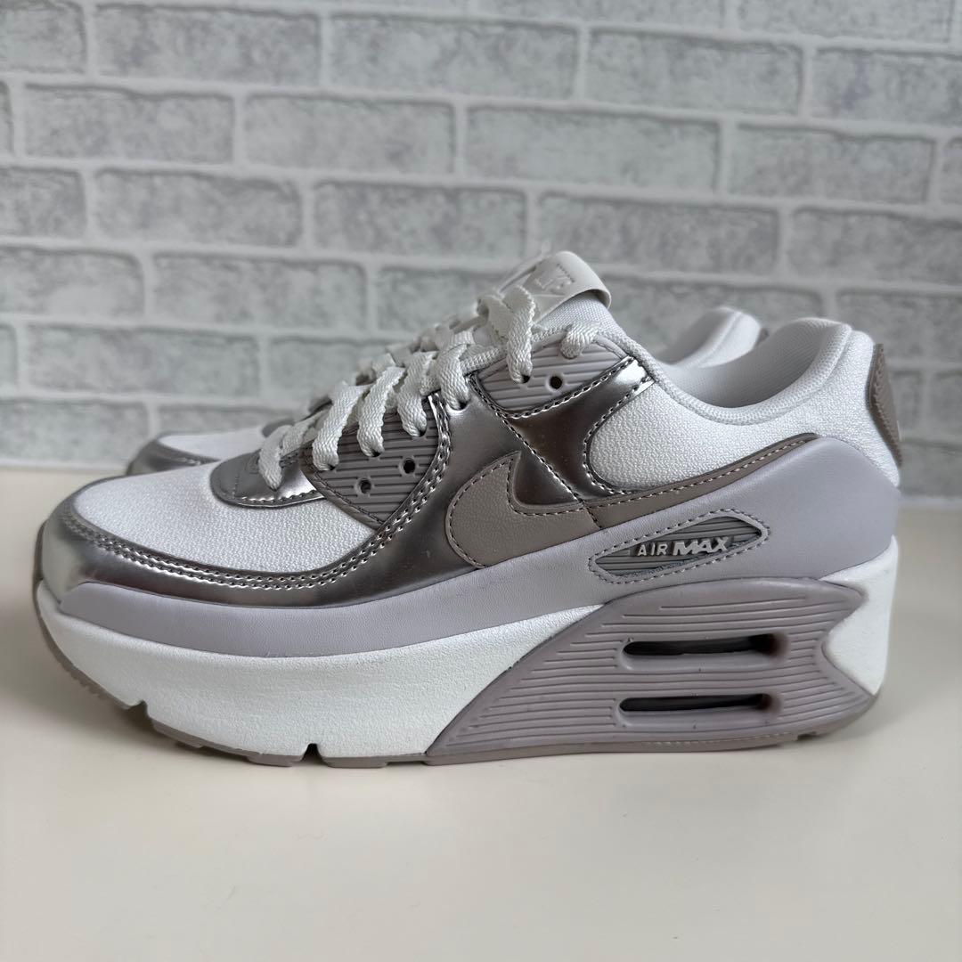 ✨新品✨ナイキ エア マックス 90 LV8 メタリックプラチナム23.5cm