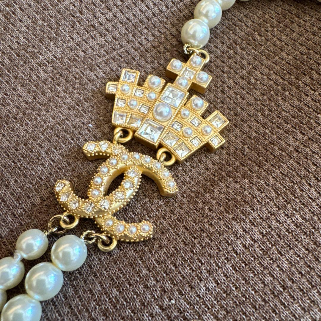 CHANEL パールネックレス ロゴチャーム付き