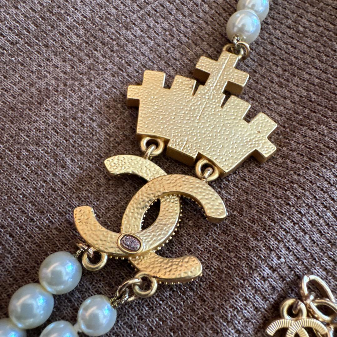 CHANEL パールネックレス ロゴチャーム付き