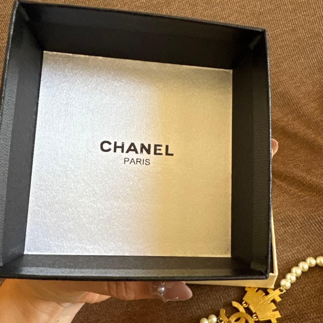 CHANEL パールネックレス ロゴチャーム付き