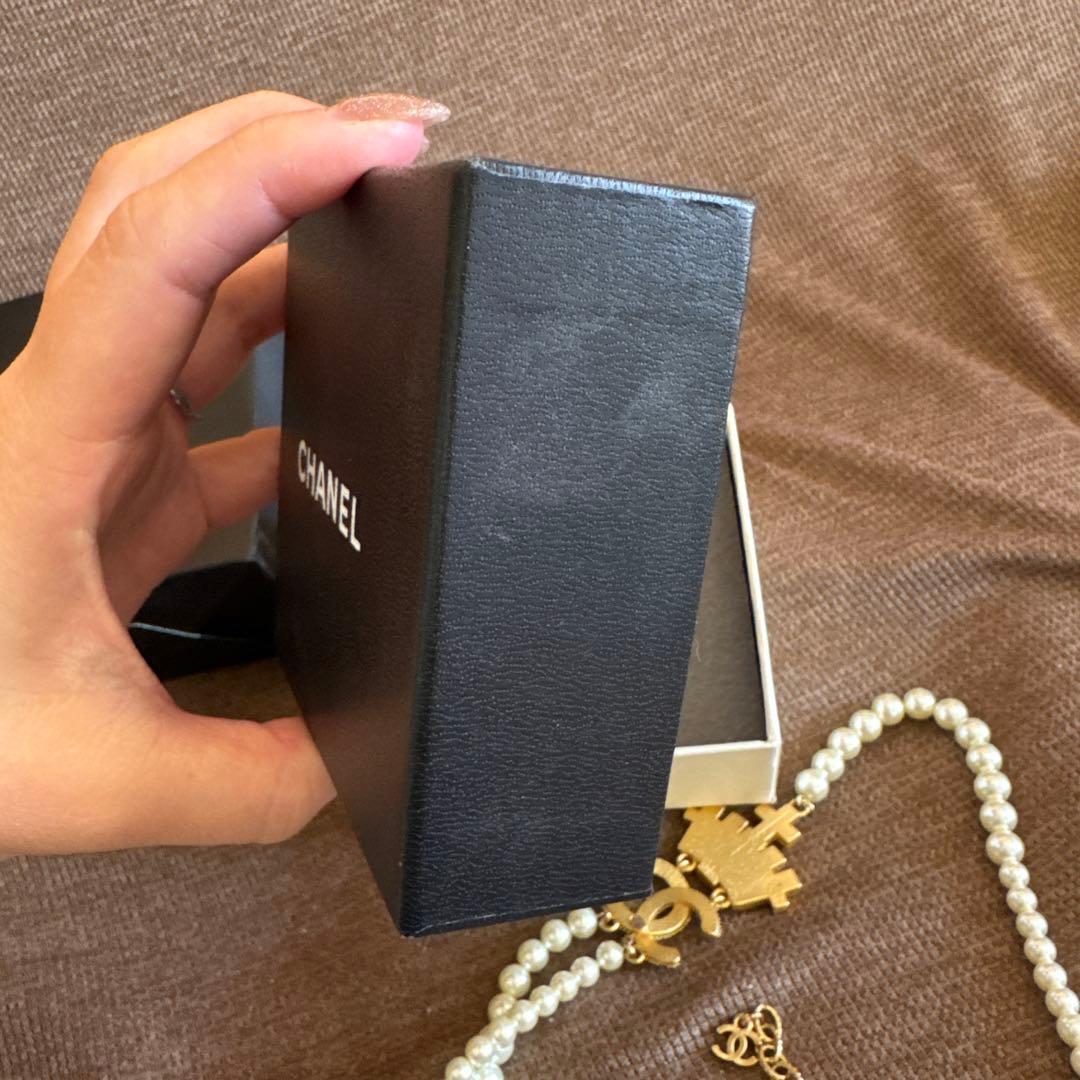 CHANEL パールネックレス ロゴチャーム付き