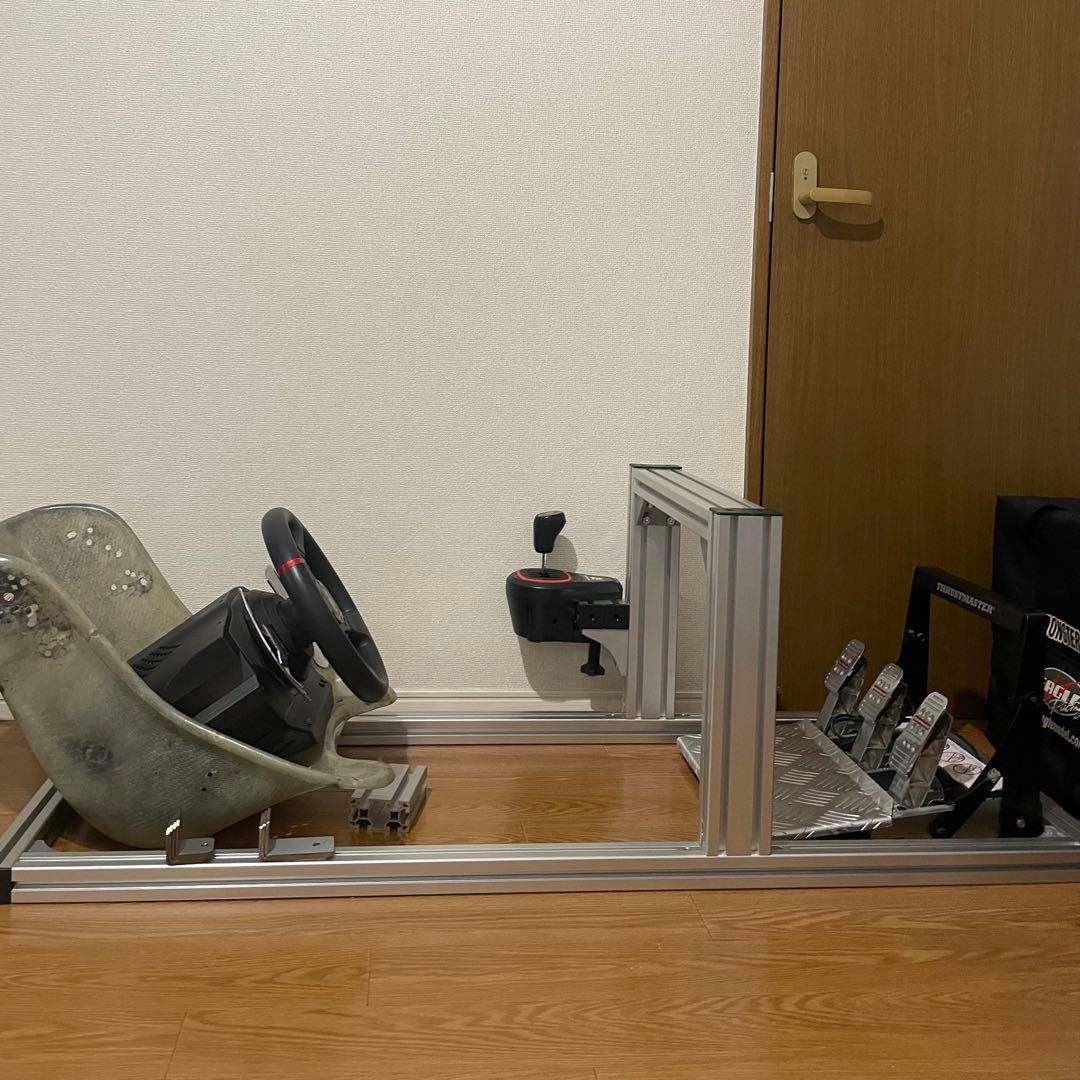 レーシングシミュレーターコックピット