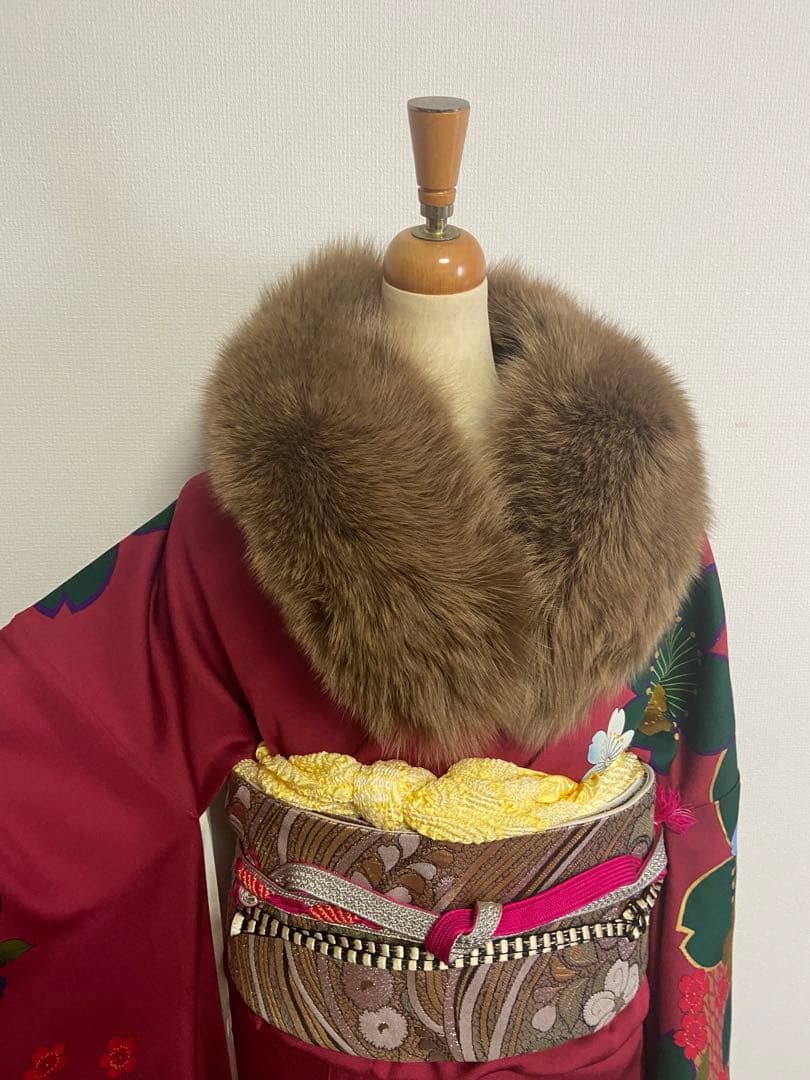 赤 花柄刺繍 振袖　成人式　記念撮影に◉現代風着物